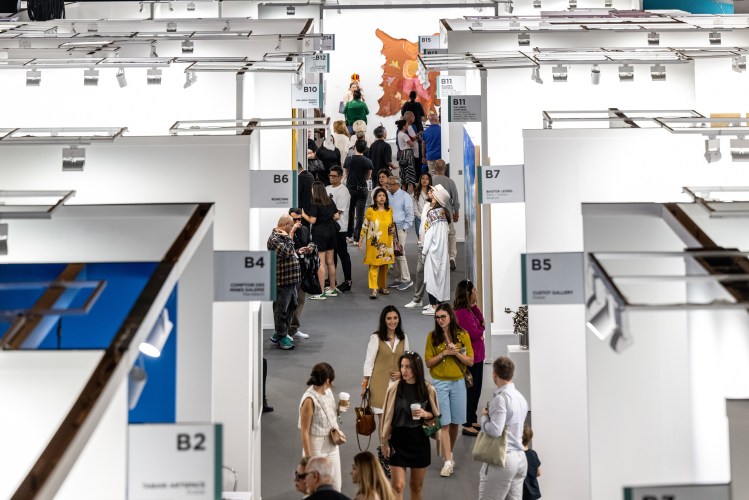 Dubai Culture Launches Grant to Support Local Galleries at International Art Fairs