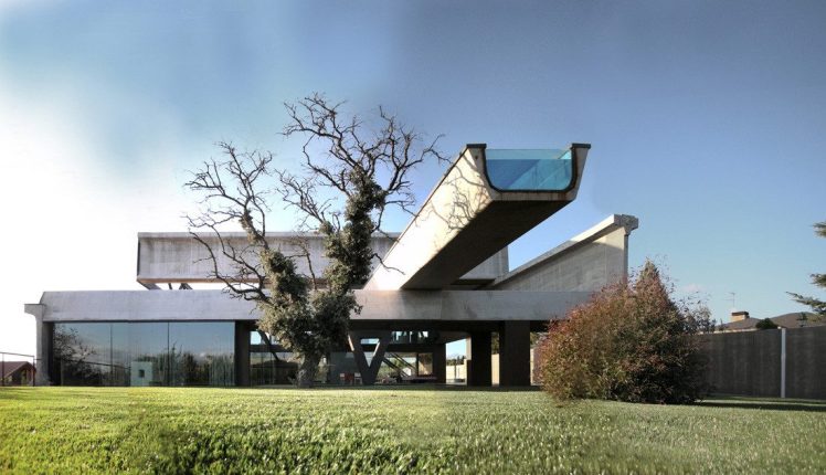Aerial view of Hemeroscopium House showcasing its gravity-defying design.