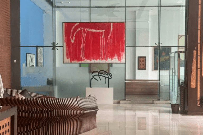 Al Bait Al Duwaliy Launches Art Exhibition
