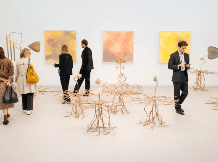 Art Market Faces Contrasting Trends in Spending